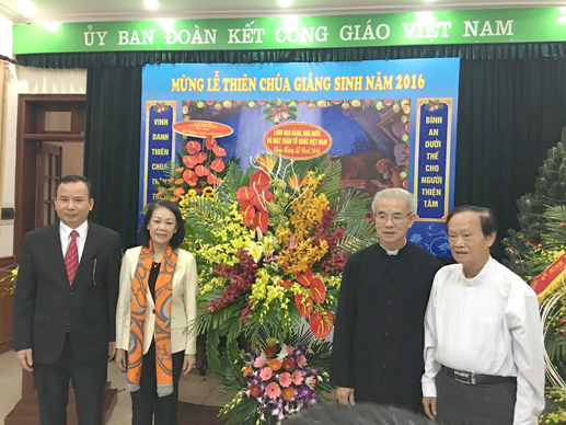 Заведующая Отделом ЦК КПВ по работе с народными массами поздравила католиков с Рождеством